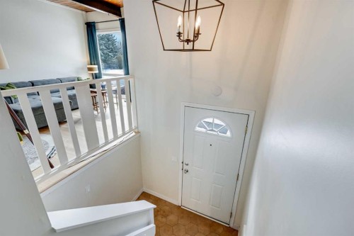 120 Oaktree Lane Sw, Calgary, AB - Indoor Photo Showing Other Room