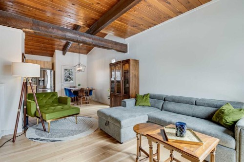120 Oaktree Lane Sw, Calgary, AB - Indoor Photo Showing Living Room
