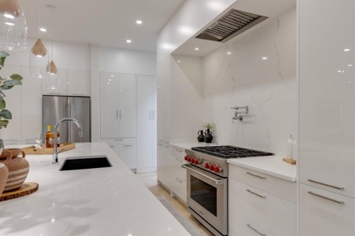 1307 Hamilton Street Nw, Calgary, AB - Indoor Photo Showing Kitchen With Upgraded Kitchen