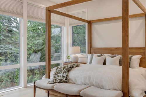 1307 Hamilton Street Nw, Calgary, AB - Indoor Photo Showing Bedroom