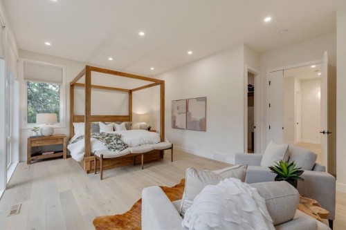 1307 Hamilton Street Nw, Calgary, AB - Indoor