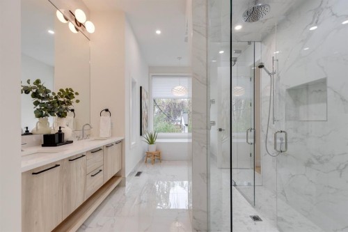 1307 Hamilton Street Nw, Calgary, AB - Indoor Photo Showing Bathroom