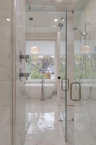 1307 Hamilton Street Nw, Calgary, AB - Indoor Photo Showing Bathroom