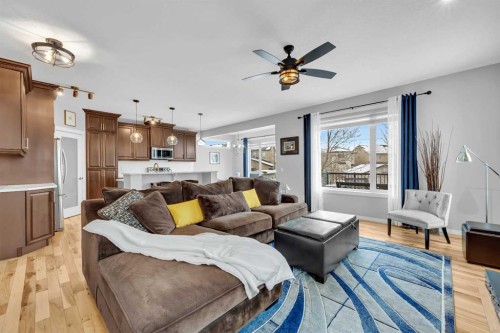 114 Morningside Circle Sw, Airdrie, AB - Indoor Photo Showing Living Room
