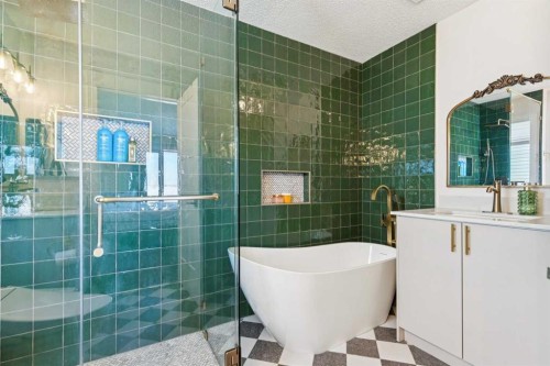 642 Schooner Cove Nw, Calgary, AB - Indoor Photo Showing Bathroom