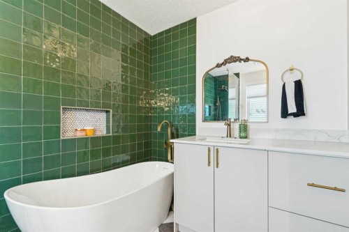 642 Schooner Cove Nw, Calgary, AB - Indoor Photo Showing Bathroom