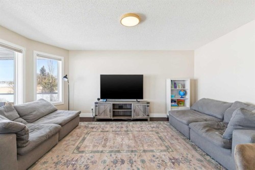 642 Schooner Cove Nw, Calgary, AB - Indoor Photo Showing Living Room