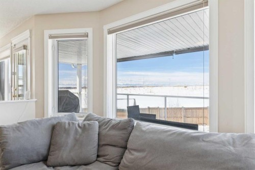 642 Schooner Cove Nw, Calgary, AB - Indoor Photo Showing Living Room