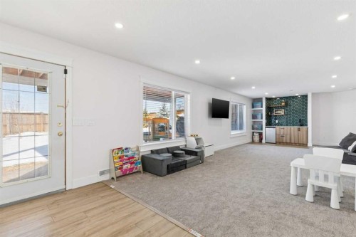 642 Schooner Cove Nw, Calgary, AB - Indoor Photo Showing Other Room