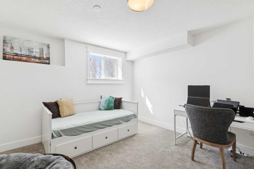 642 Schooner Cove Nw, Calgary, AB - Indoor Photo Showing Bedroom