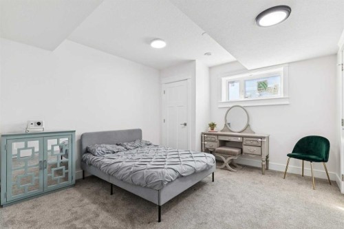 642 Schooner Cove Nw, Calgary, AB - Indoor Photo Showing Bedroom