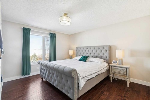 642 Schooner Cove Nw, Calgary, AB - Indoor Photo Showing Bedroom