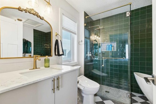 642 Schooner Cove Nw, Calgary, AB - Indoor Photo Showing Bathroom
