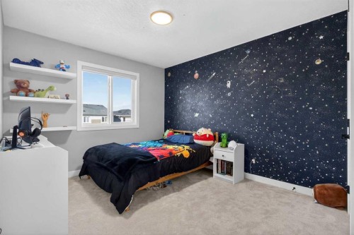 96 Emberside Glen, Cochrane, AB - Indoor Photo Showing Bedroom