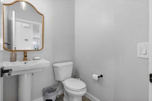 96 Emberside Glen, Cochrane, AB - Indoor Photo Showing Bathroom