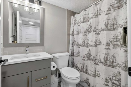 96 Emberside Glen, Cochrane, AB - Indoor Photo Showing Bathroom