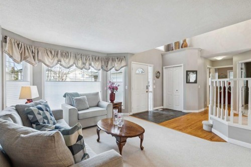 420 Rocky Ridge Bay Nw, Calgary, AB - Indoor Photo Showing Living Room