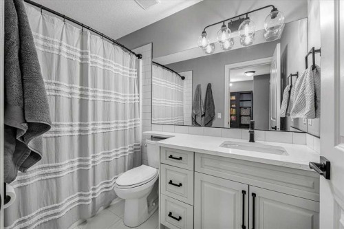 26-351 Monteith Drive Se, High River, AB - Indoor Photo Showing Bathroom