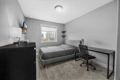 26-351 Monteith Drive Se, High River, AB - Indoor Photo Showing Bedroom