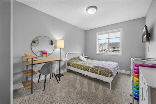26-351 Monteith Drive Se, High River, AB - Indoor Photo Showing Bedroom