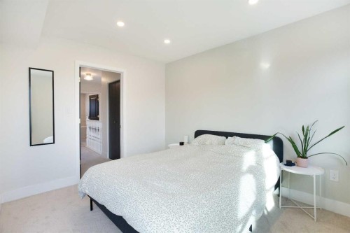 1032 18 Avenue Se, Calgary, AB - Indoor Photo Showing Bedroom