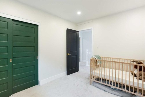 1032 18 Avenue Se, Calgary, AB - Indoor Photo Showing Bedroom