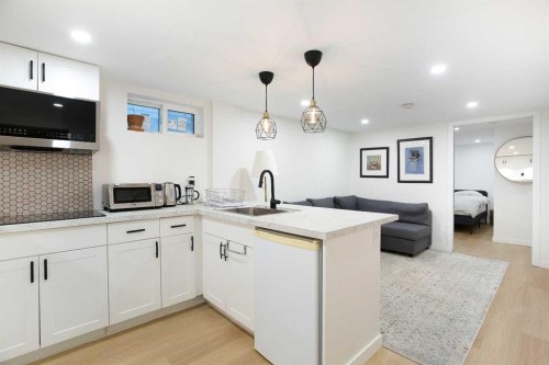 1032 18 Avenue Se, Calgary, AB - Indoor Photo Showing Kitchen