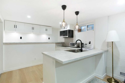 1032 18 Avenue Se, Calgary, AB - Indoor Photo Showing Kitchen With Upgraded Kitchen