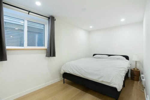 1032 18 Avenue Se, Calgary, AB - Indoor Photo Showing Bedroom