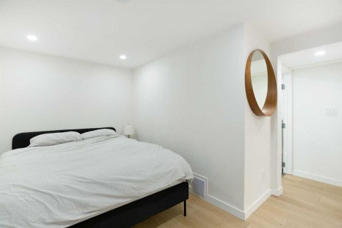 1032 18 Avenue Se, Calgary, AB - Indoor Photo Showing Bedroom
