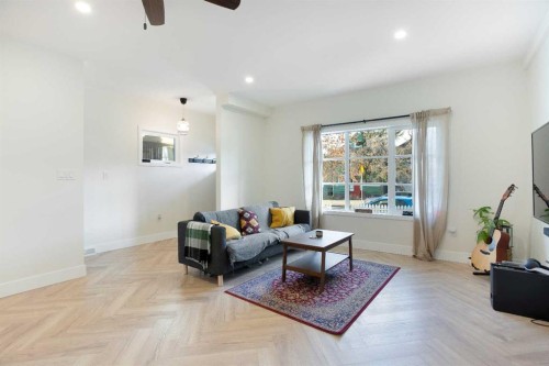1032 18 Avenue Se, Calgary, AB - Indoor Photo Showing Living Room