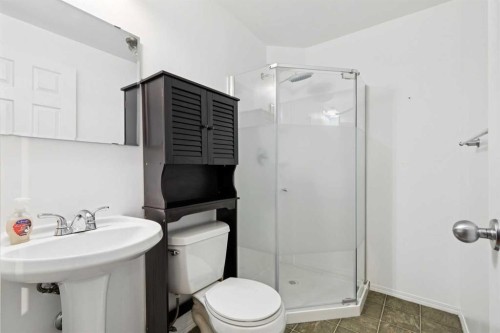 27 Everstone Way Sw, Calgary, AB - Indoor Photo Showing Bathroom