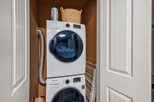 2915 17 Street Sw, Calgary, AB - Indoor Photo Showing Laundry Room