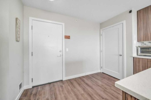 402-8531 8A Avenue Sw, Calgary, AB - Indoor Photo Showing Other Room