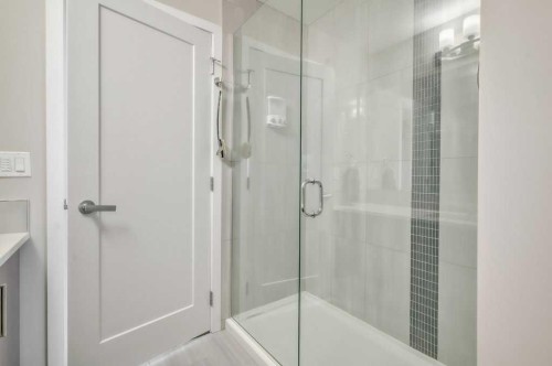 402-8531 8A Avenue Sw, Calgary, AB - Indoor Photo Showing Bathroom