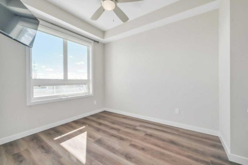 402-8531 8A Avenue Sw, Calgary, AB - Indoor Photo Showing Other Room