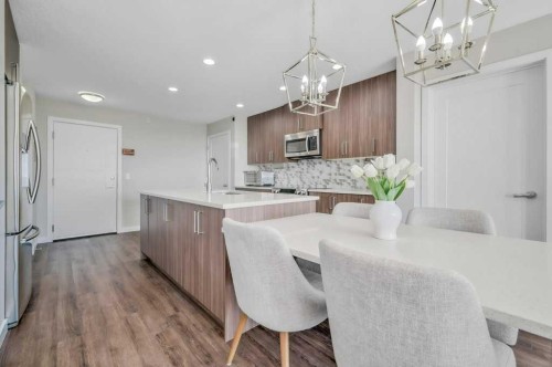 402-8531 8A Avenue Sw, Calgary, AB - Indoor Photo Showing Other Room