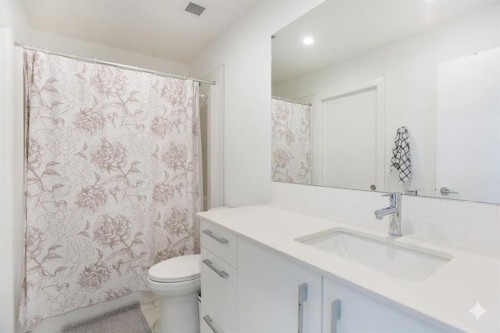 2620-60 Skyview Ranch Road Ne, Calgary, AB - Indoor Photo Showing Bathroom