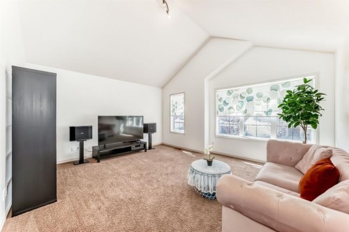 44 Aspen Hills Close Sw, Calgary, AB - Indoor Photo Showing Living Room