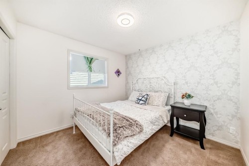 44 Aspen Hills Close Sw, Calgary, AB - Indoor Photo Showing Bedroom