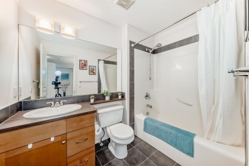 44 Aspen Hills Close Sw, Calgary, AB - Indoor Photo Showing Bathroom