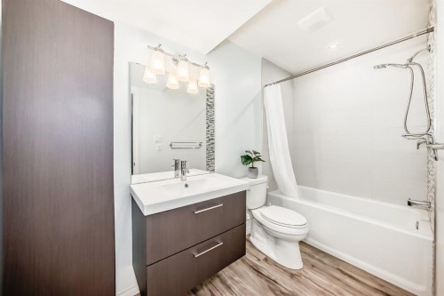 44 Aspen Hills Close Sw, Calgary, AB - Indoor Photo Showing Bathroom