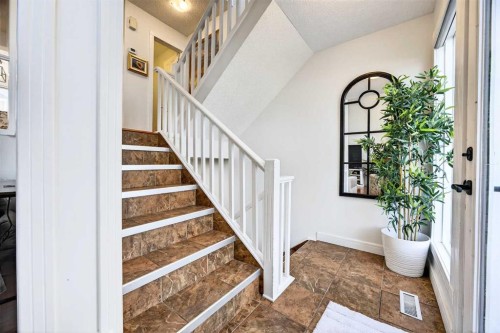 94 Candle Terrace Sw, Calgary, AB - Indoor Photo Showing Other Room