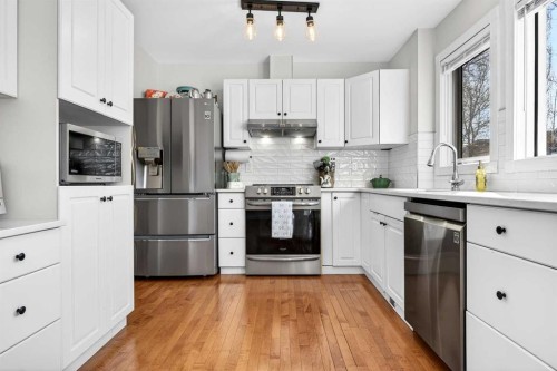 94 Candle Terrace Sw, Calgary, AB - Indoor Photo Showing Kitchen With Upgraded Kitchen