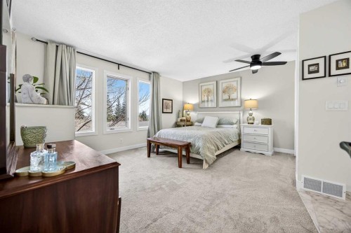 94 Candle Terrace Sw, Calgary, AB - Indoor Photo Showing Bedroom