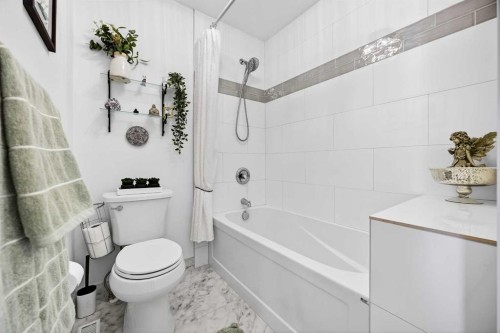 94 Candle Terrace Sw, Calgary, AB - Indoor Photo Showing Bathroom
