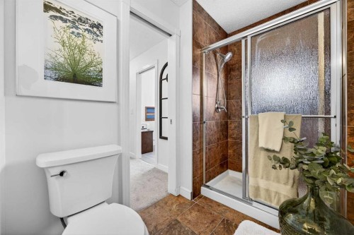 94 Candle Terrace Sw, Calgary, AB - Indoor Photo Showing Bathroom
