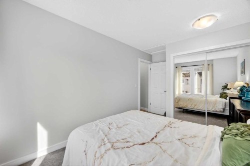 94 Candle Terrace Sw, Calgary, AB - Indoor Photo Showing Bedroom