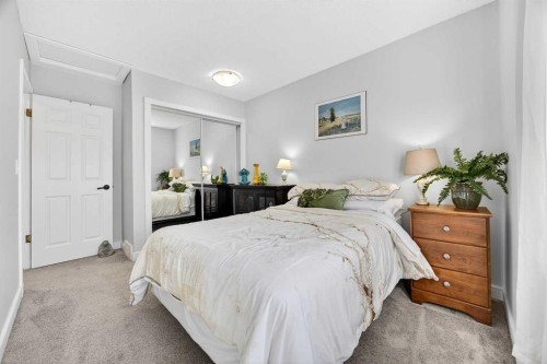 94 Candle Terrace Sw, Calgary, AB - Indoor Photo Showing Bedroom