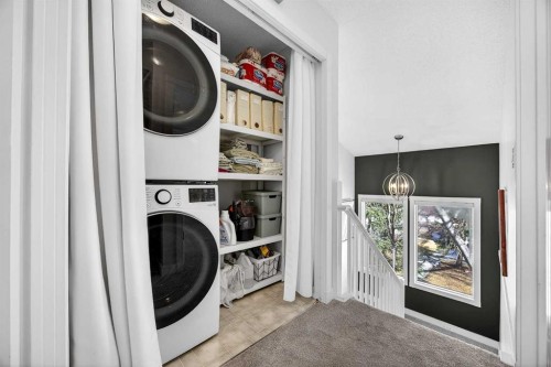 94 Candle Terrace Sw, Calgary, AB - Indoor Photo Showing Laundry Room